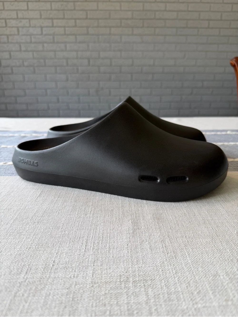Bombas Friday Clogs Slip-On Comfort Black Size 11